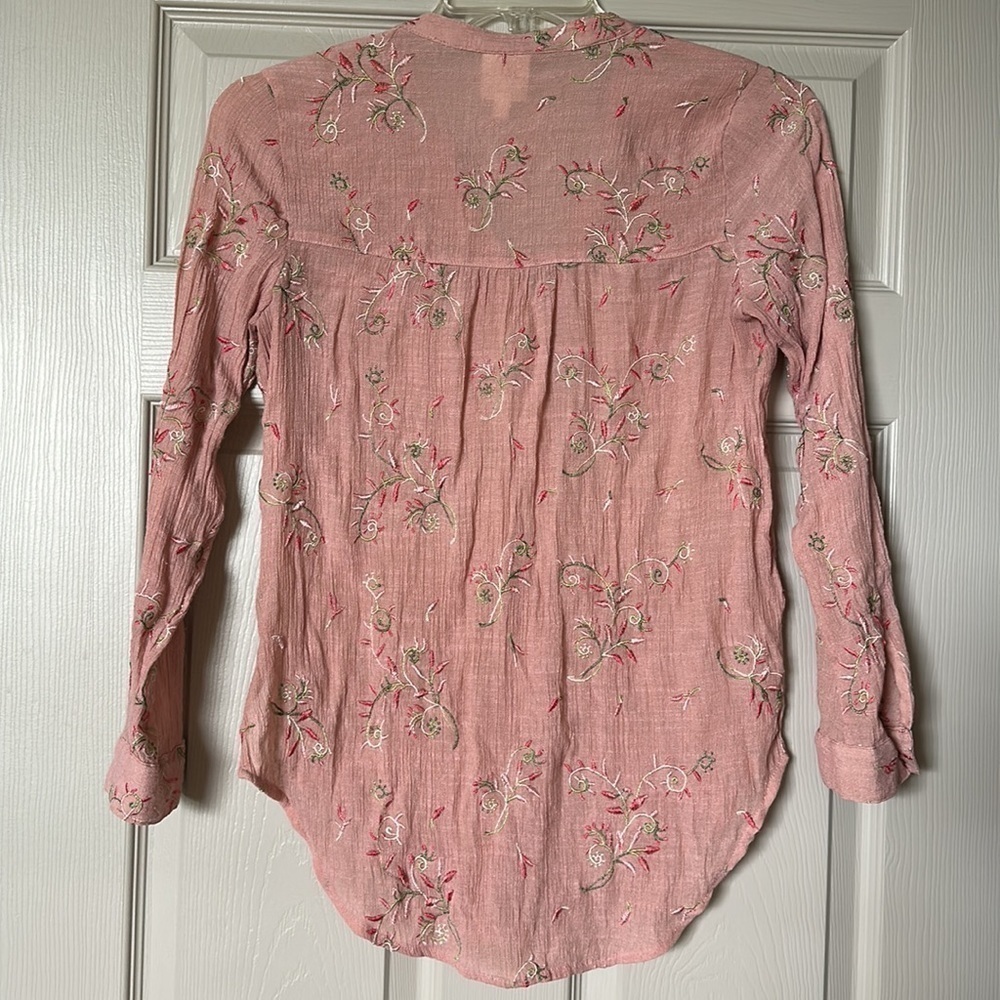 Anthropologie Fig & Flower Embroidered Floral Button Down Roll Tab Sleeve - Picture 6 of 13
